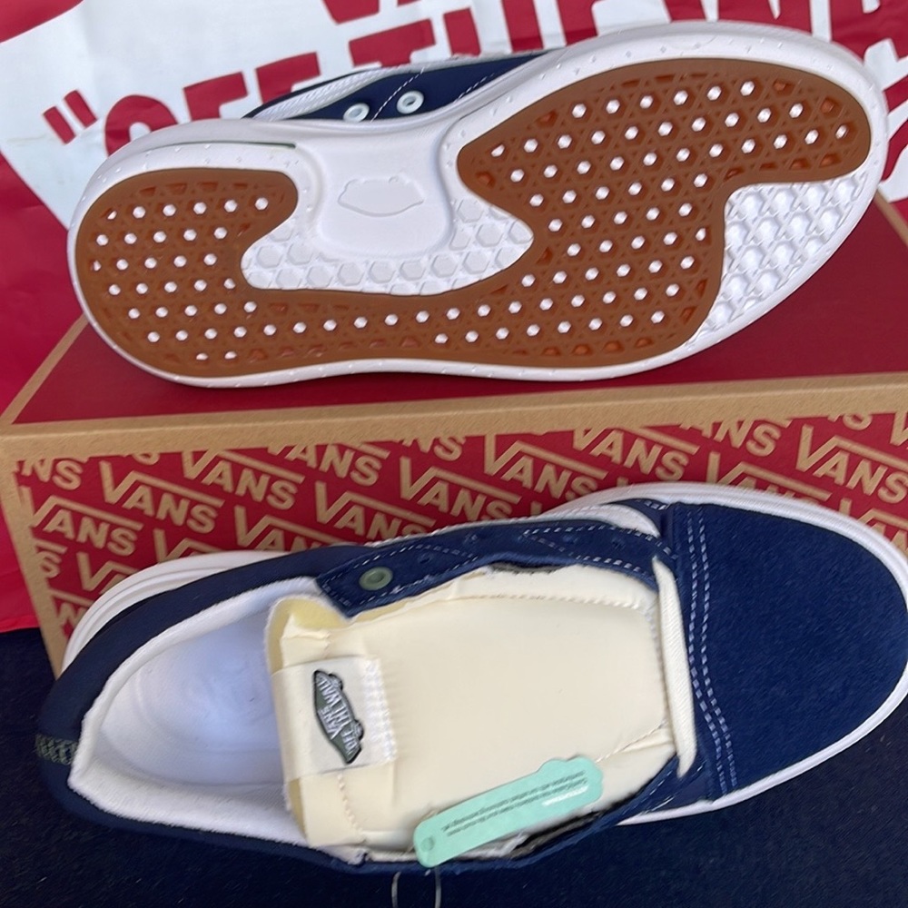 Vans Men’s Old Skool Over
Pop Color Dress Blues
VNOA7Q5ELKZ
platforms - sneakers - Picture 5 of 16